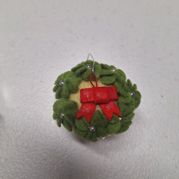 Hallmark Keepsake Christmas Cupcake Ornament 2011 Simply Irresistible Fabric Han - Picture 3 of 6